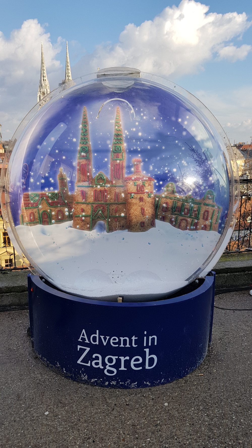 Smirujuća kugla - Advent u Zagrebu