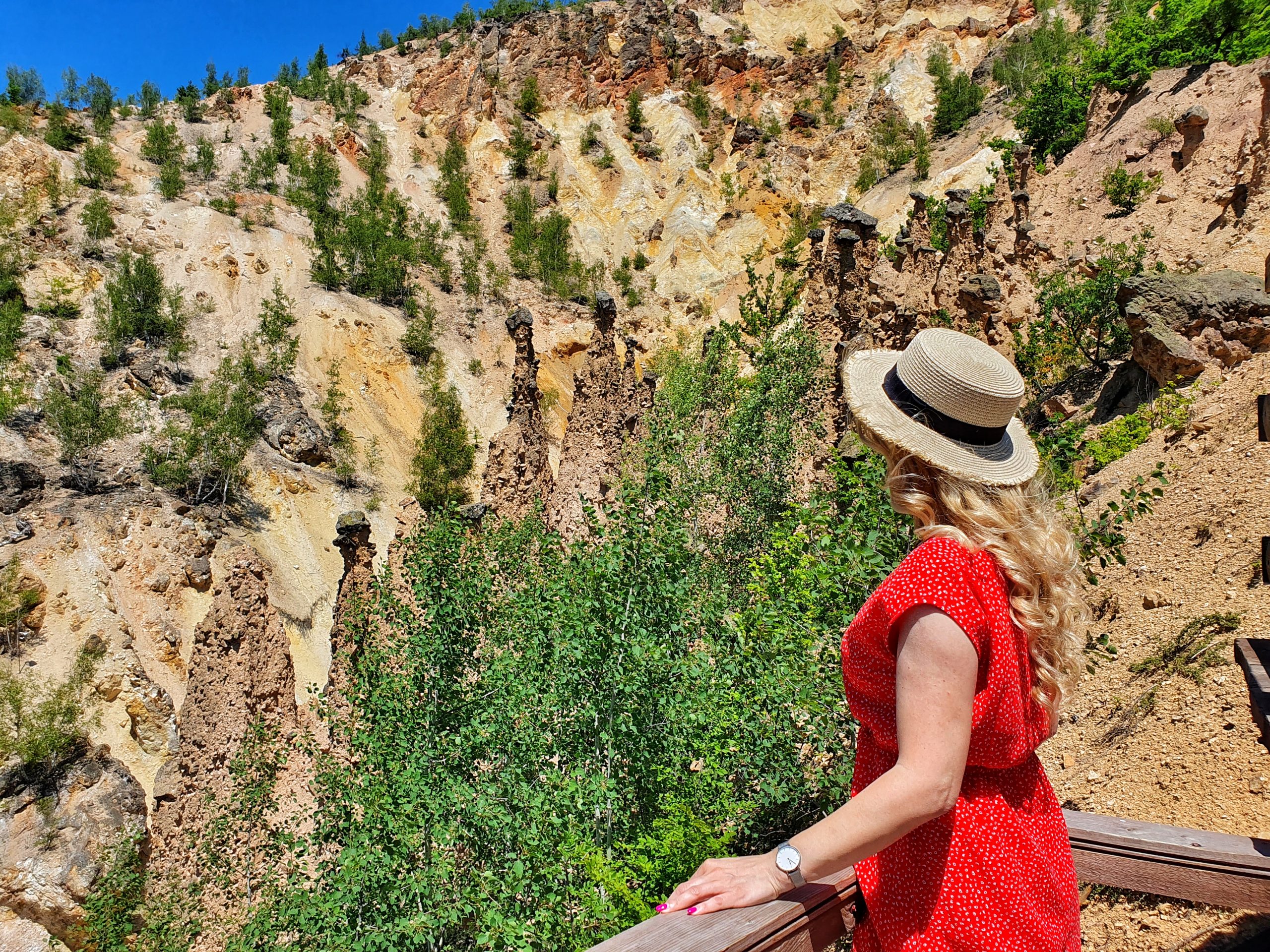 Pogled sa gornje terase na figure